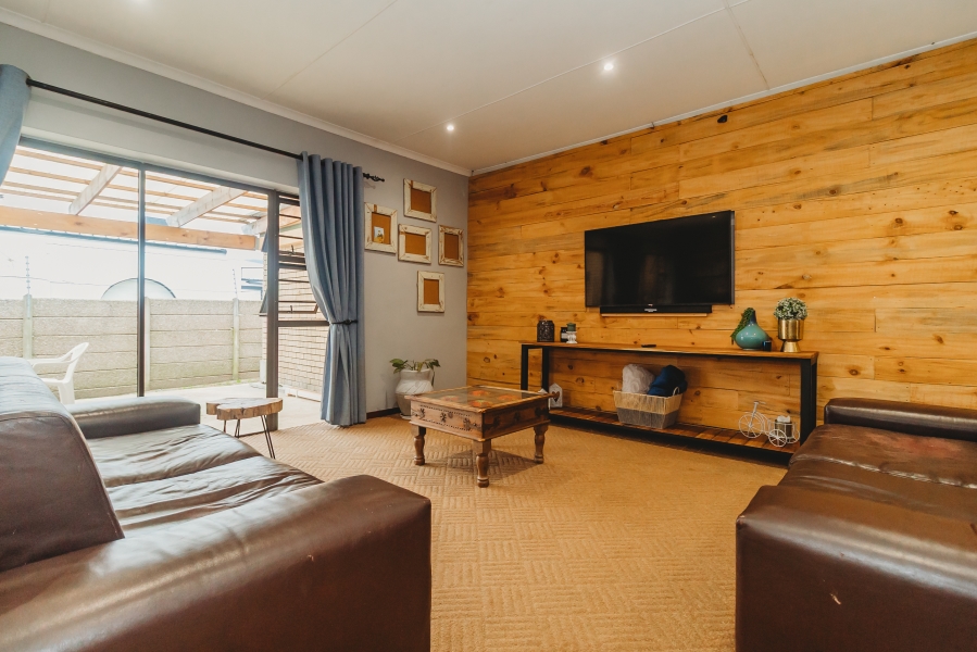 2 Bedroom Property for Sale in Heather Park Western Cape